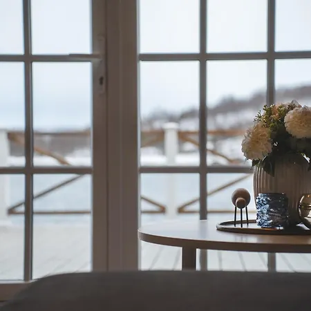 Arctic Seaside Villa Mestervik