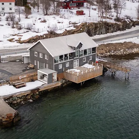 Arctic Seaside Mestervik