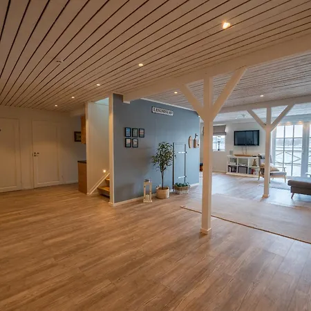 Arctic Seaside Villa *